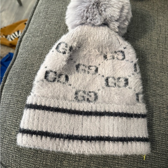 The Unbranded Brand Accessories - Stylish Gray Pom-Pom Beanie mom removed tags selling as a regular hat. Faux fur
